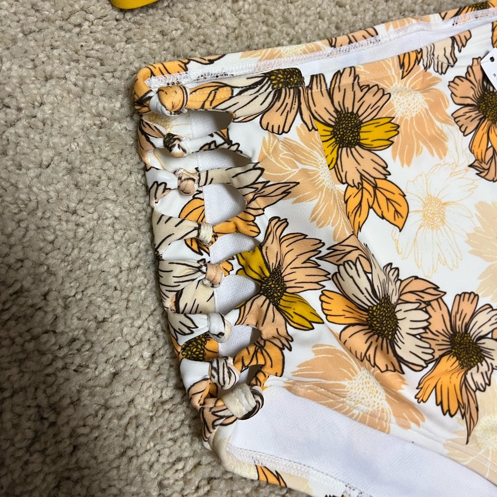 Two piece swim suit - Picture 3 of 3
